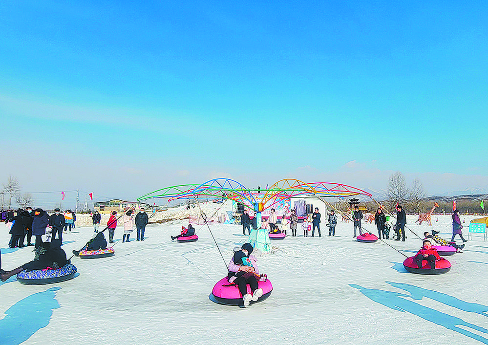 【稳经济 保增长 促发展·保障民生】冬游劲起冰雪“热” ——“烟火气回来了”见闻②