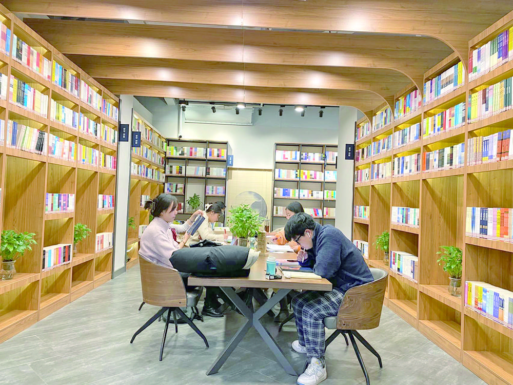 【西宁市】城市书房让百姓乐享文化生活