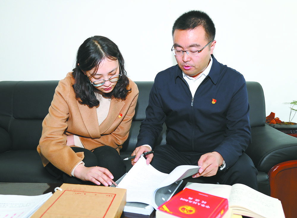做公平正义的坚定守护者——记第四届青海省“人民满意的公务员”、省委政法委执法监督处副处长张玉德