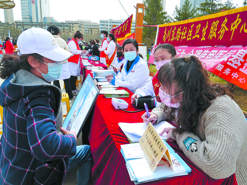 【新时代 新征程 新伟业】 让医保政策“飞入寻常百姓家”