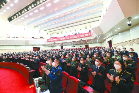砥砺奋进谱新篇 步履铿锵阔步行——省十四届人大一次会议闭幕侧记