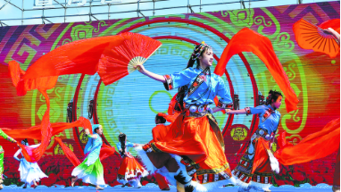 共画民族团结进步最大“同心圆”——“非凡十年看海东”之民族团结篇