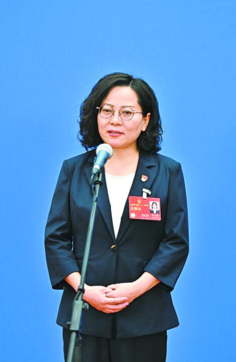 【两会特别报道 现场速递】让辖区居民切身感受到党的温暖——我省全国人大代表刘小蓉亮相“代表通道”