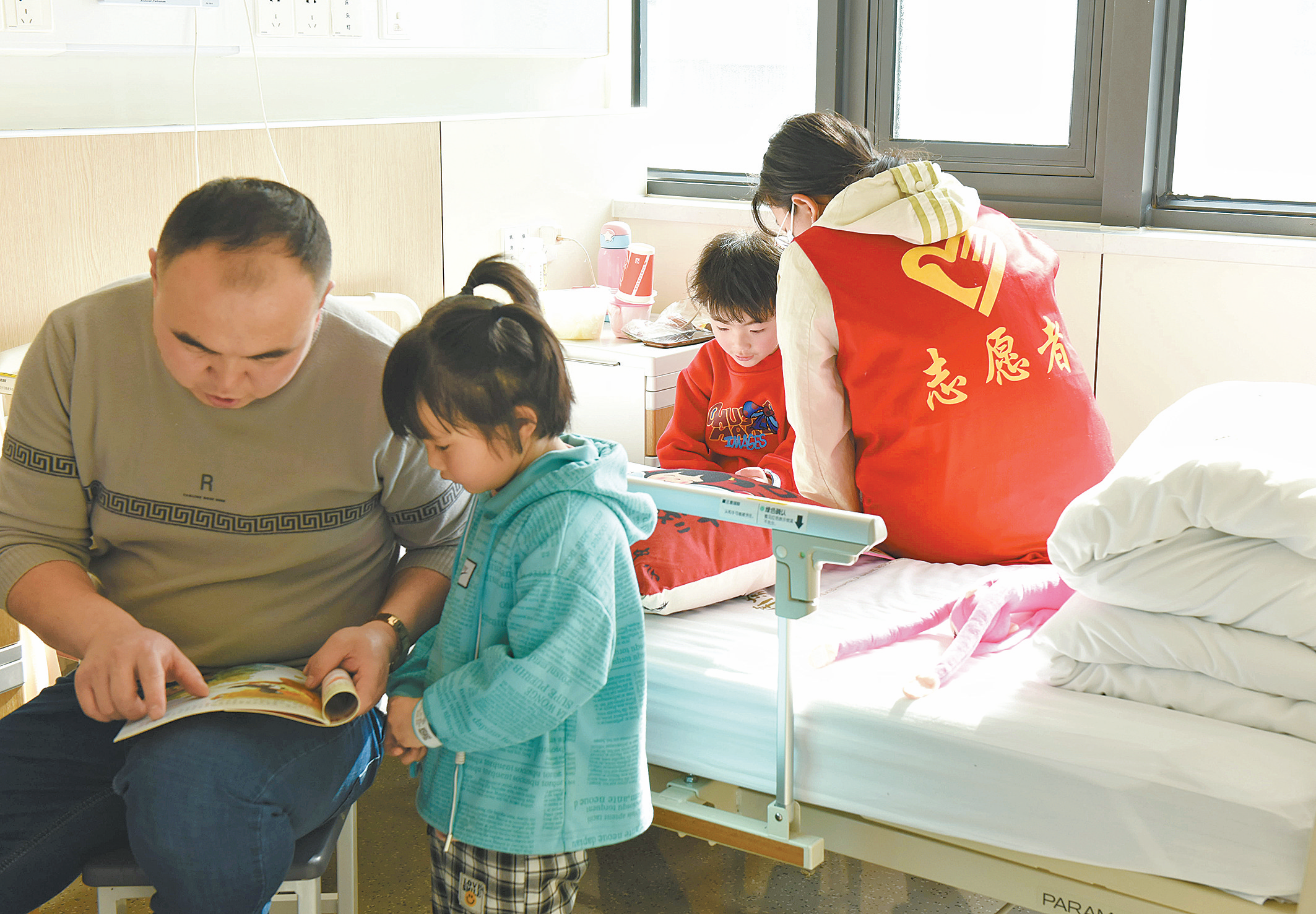 满满暖意在爱心病房流淌——我省先心病患儿赴南京接受免费治疗现场见闻③