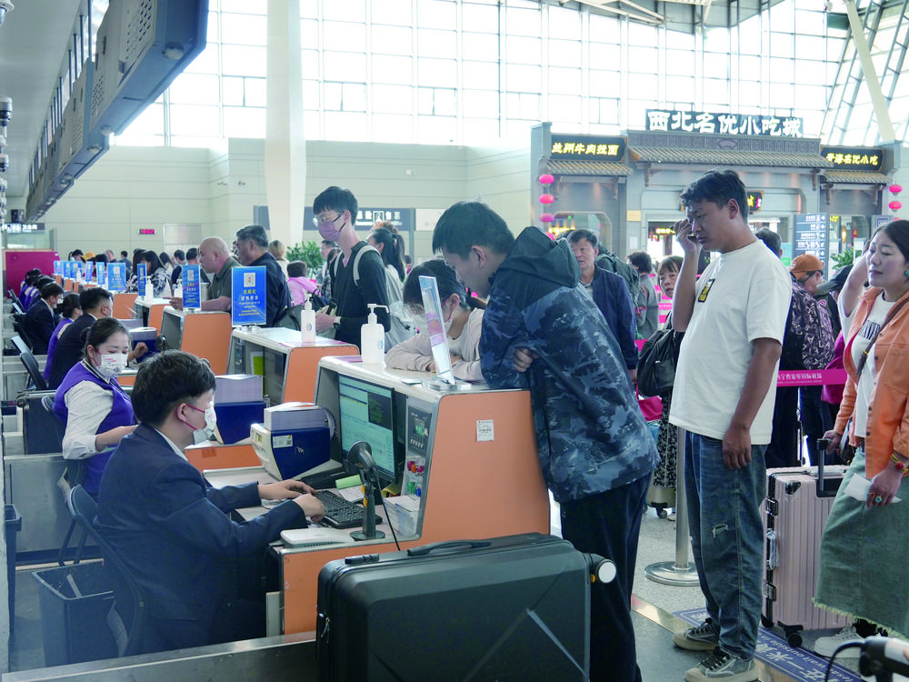 七八两月青海省机场运输旅客234.76万人次