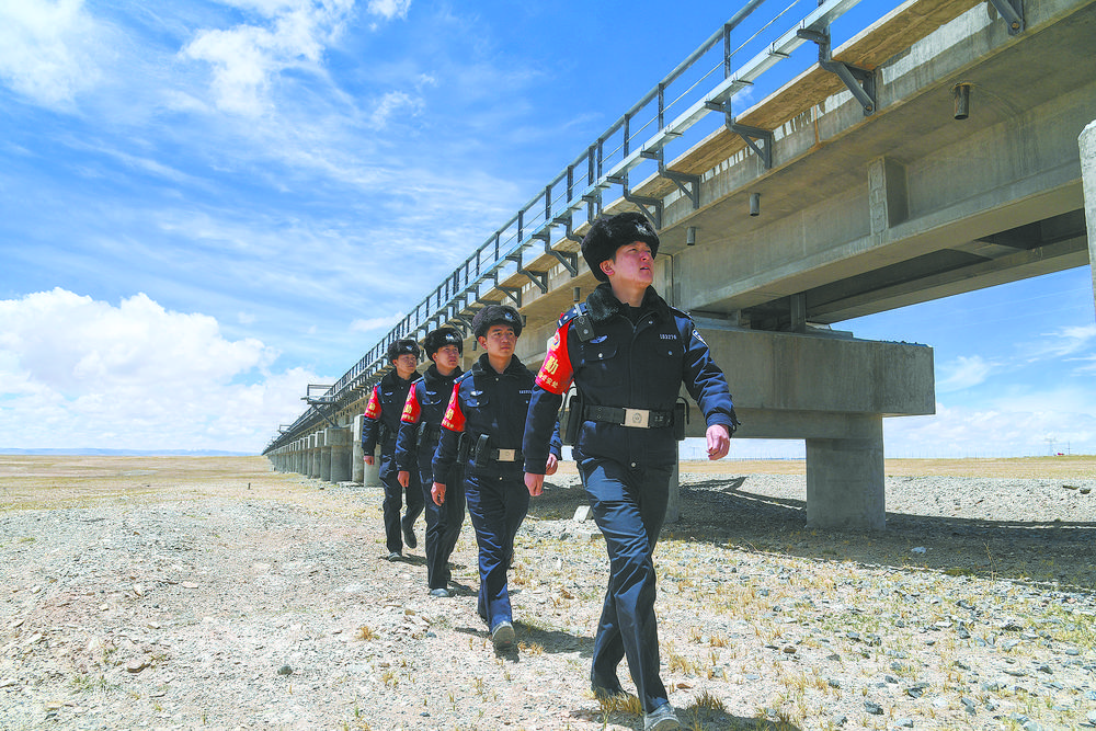 【学思想 强党性 重实践 建新功】坚守雪域高原 护卫“天路”平安 ——记青藏铁路公安局格尔木公安处沱沱河站派出所党支部