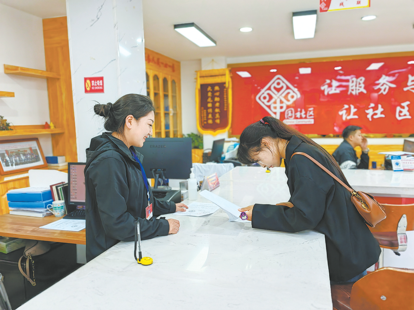【“亮成绩、展形象，二十大精神在支部”一线巡礼】党旗映红“小网格”