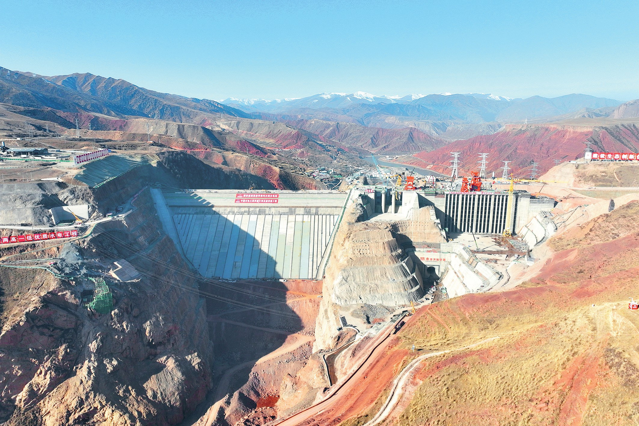 黄河上游在建海拔最高、装机最大水电站 玛尔挡水电站正式下闸蓄水 进入2024年3月首台机组投产发电前冲刺阶段