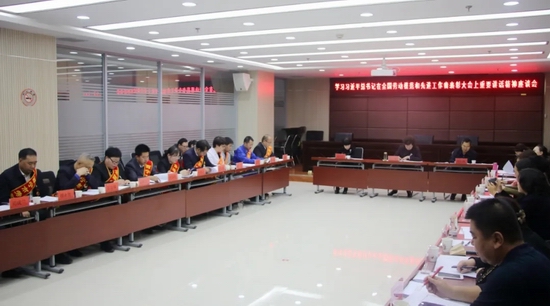 西宁市总工会召开学习贯彻习近平总书记在全国劳动模范和先进工作者表彰大会上的重要讲话精神座谈会
