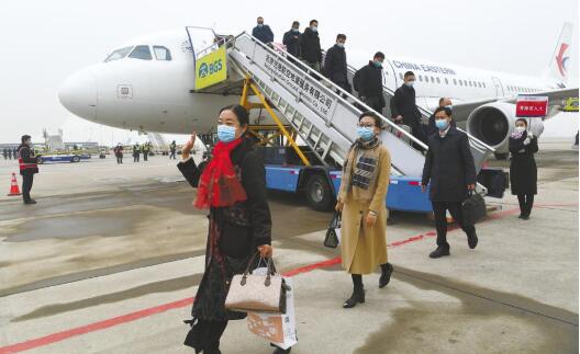 出席十三届全国人大四次会议 我省全国人大代表昨日抵京