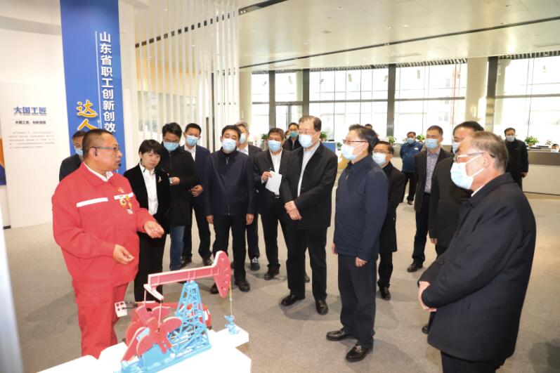 王东明赴山东省送温暖时强调大力弘扬劳模精神劳动精神工匠精神 用心用情做好工会维权服务工作