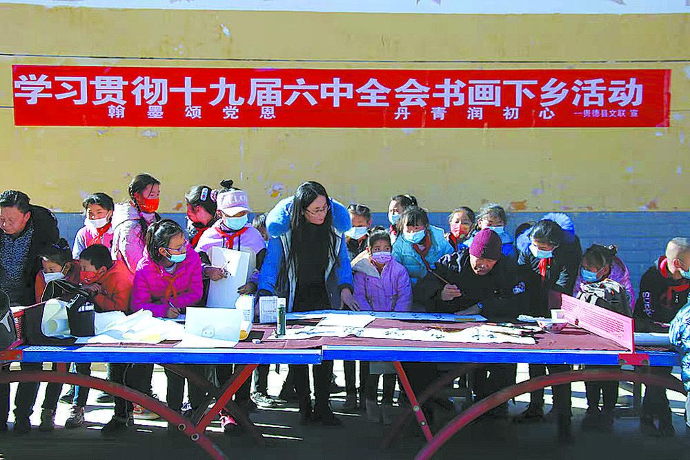 弘扬伟大建党精神 当好新时代答卷人
学习贯彻党的十九届六中全会精神省委宣讲团开展宣讲活动