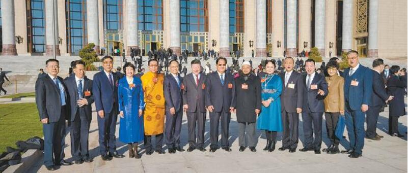 以更加昂扬的姿态走好新时代赶考路 
 ——住青全国政协委员参加全国政协十三届五次会议闭幕会侧记