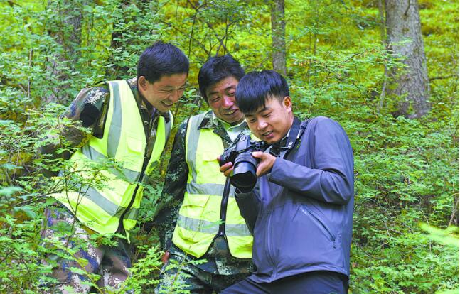 【奋进新征程 建功新时代·非凡十年】巍巍祁连山和它年轻的守护者