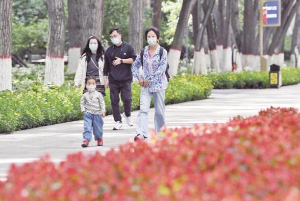 西宁：假期不远游 过节也多彩