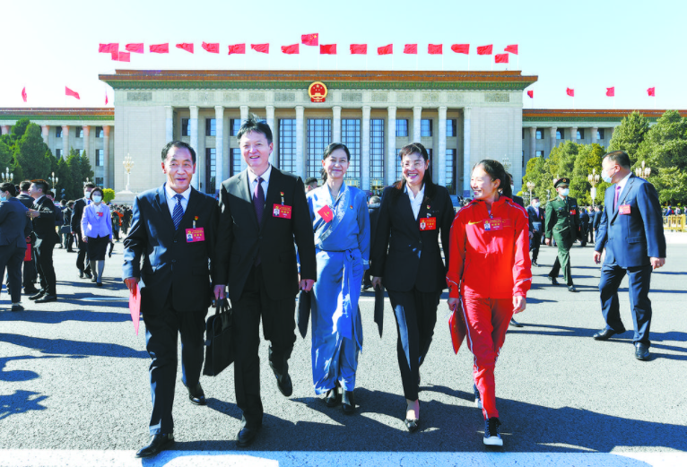 向着新时代新征程奋勇前进——我省代表参加党的二十大闭幕会侧记