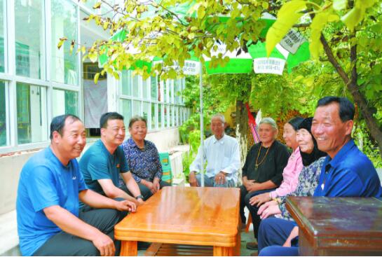 【奋进新征程 建功新时代】
心系民生实事 情洒碧水丹山——记全国“人民满意的公务员”张景文
